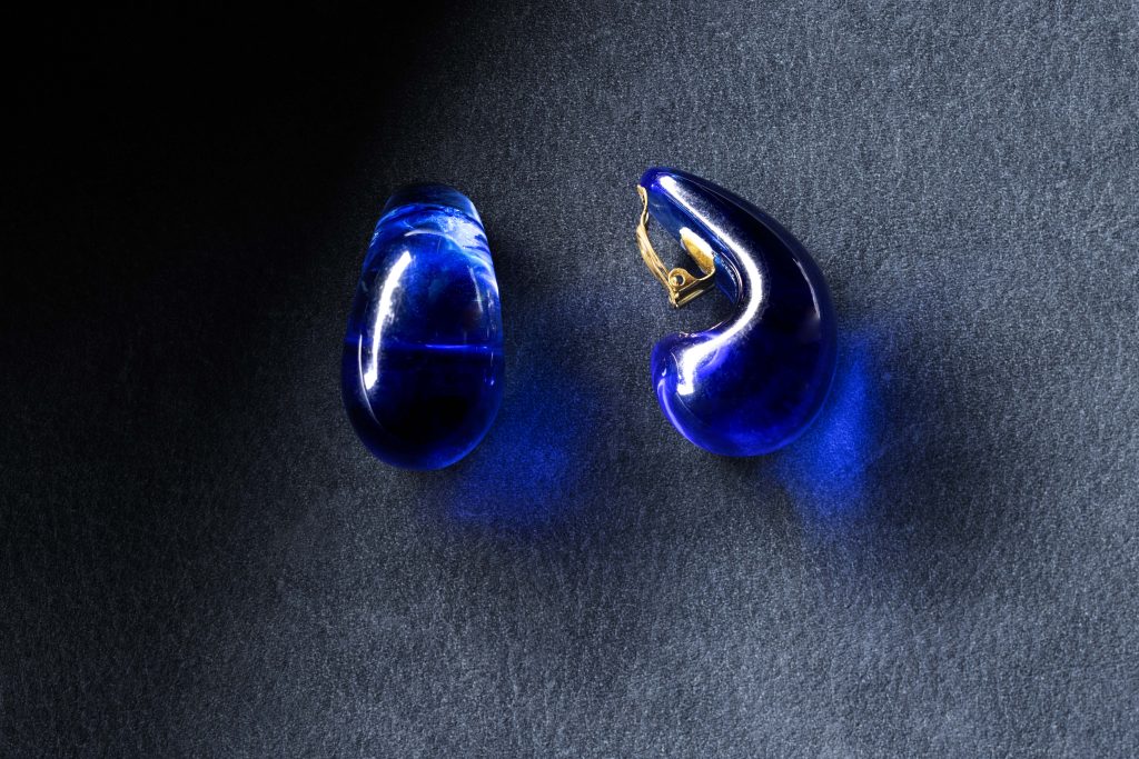 Blå Matas-ørenringe | En dronnings smykkeskrin | Amalienborgmuseet