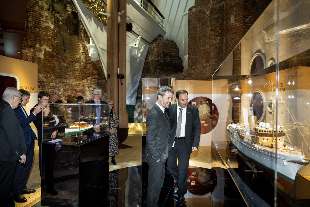 Kronprinsen åbner udstillingen Kongeskibet Dannebrog | Koldinghus